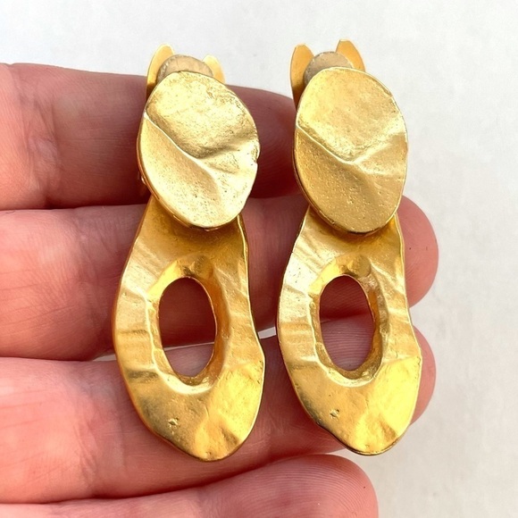 Vintage Gold Knocker Clip Earrings - Picture 1 of 5